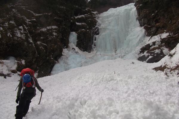 今回は左のカンテから登りました